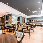Express Centre West Otel