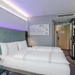 Express Centre West Otel