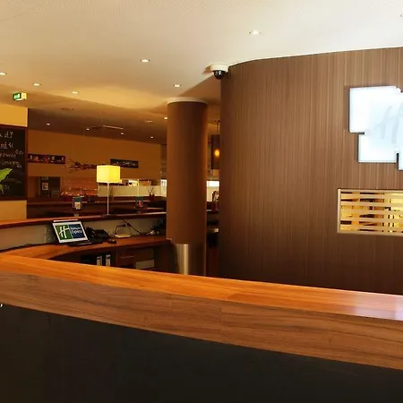 Express Centre West
