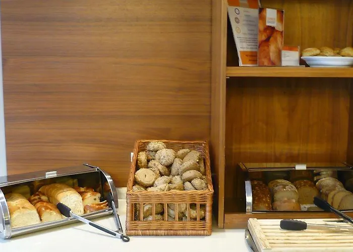 Hotell Express Centre West 3*