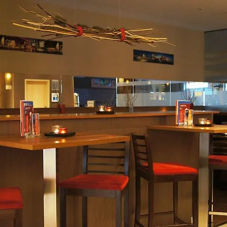 Express Centre West 호텔