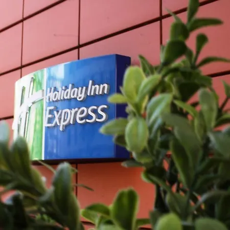 Express Centre West 호텔 3*