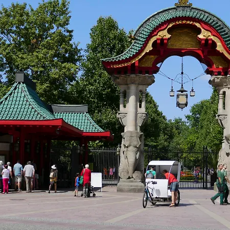 호텔 Express Centre West 3*