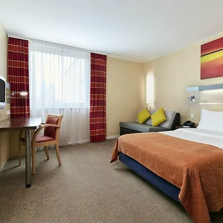 Express Centre West 호텔 3*